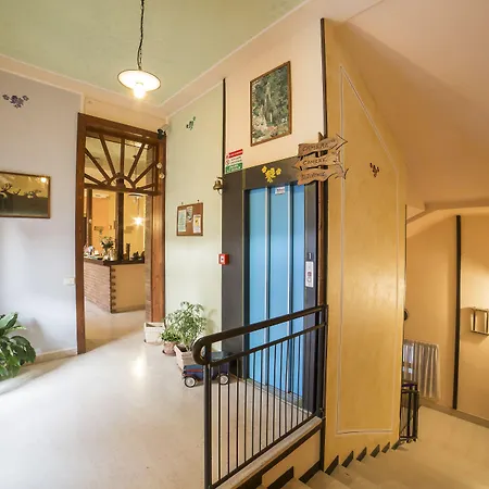 Отель Del Vecchio Borgo Вакри