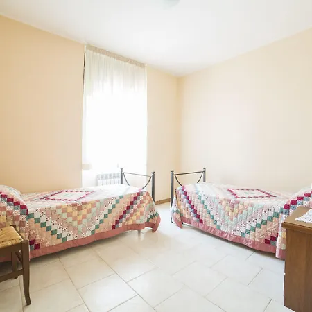 Del Vecchio Borgo Отель Вакри