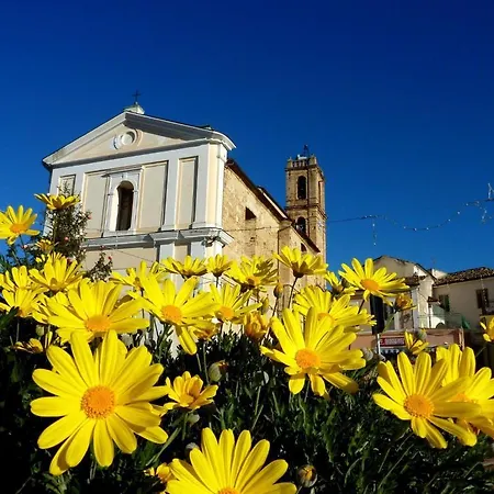 Del Vecchio Borgo Отель Вакри