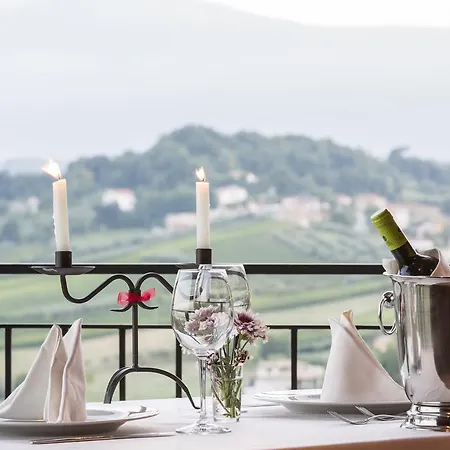 Отель Del Vecchio Borgo 3*